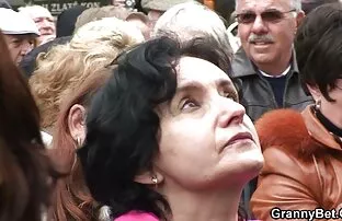 大人のポルノの足とお尻 無 修正 女性 向け