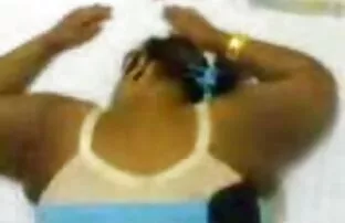 興奮したブロンドは不眠症に役立ちます。 女性 専用 無料 無 修正 動画