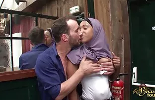 クインワイルドは、アジアのマッサージ師リナエリスによって濡れた猫を舐めます。 女性 の 為 の av 無 修正