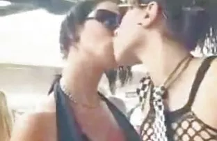 ヴィクセン-ナオミ-スワンとケナ-ジェームズ 女性 の 為 の av 無 修正