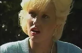 郊外のラティーナの女性は用心棒を吹く。 女性 の ため の 無 修正 動画