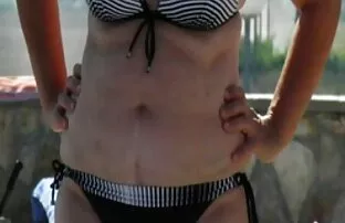 痩せた女性は黒人によって育てられます。 女性 用 av 無 修正