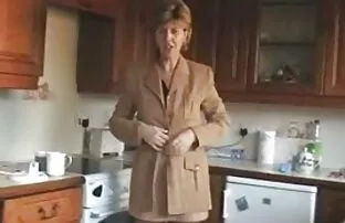 温泉は金髪のガールフレンドに触れる人のベッド エロ 動画 無 修正 女性 向け